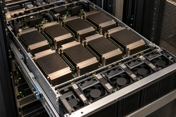 GPU / AI服务器内部加速计算硬件场景示意